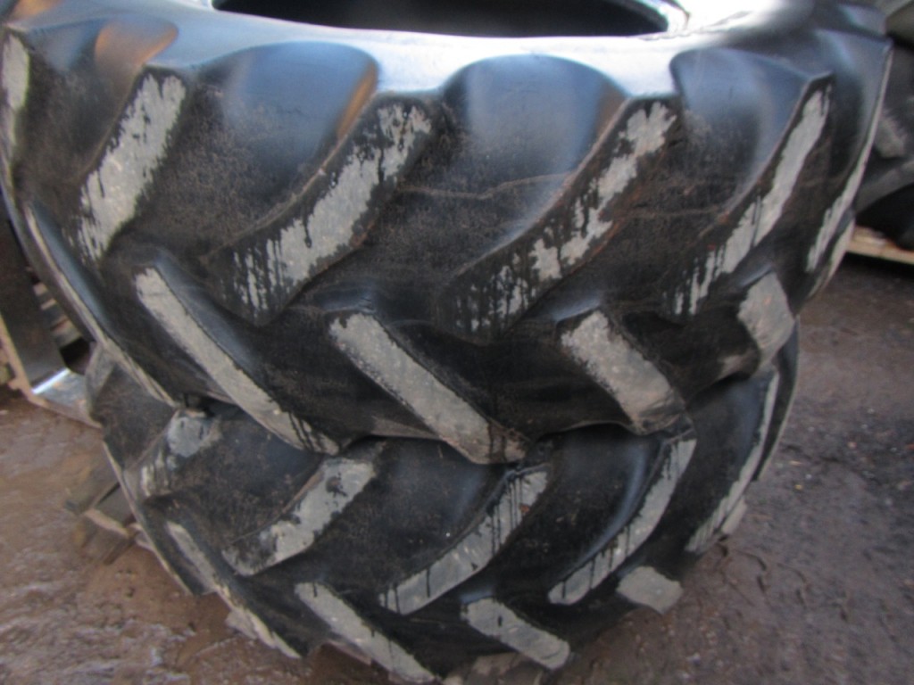 2x 580/70/38 20% + 480/70/28 10% tyres