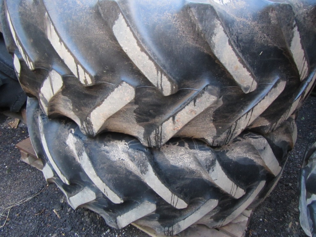 2x 580/70/38 20% + 480/70/28 10% tyres
