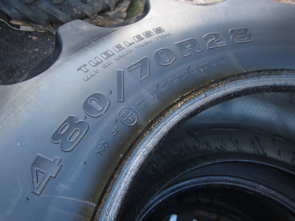 2x 580/70/38 20% + 480/70/28 10% tyres