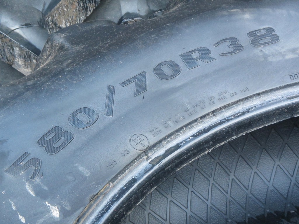 2x 580/70/38 20% + 480/70/28 10% tyres