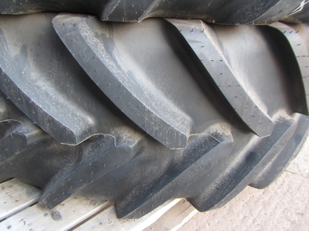 1x 650/65/42 Michelin Multibib tyre, as new