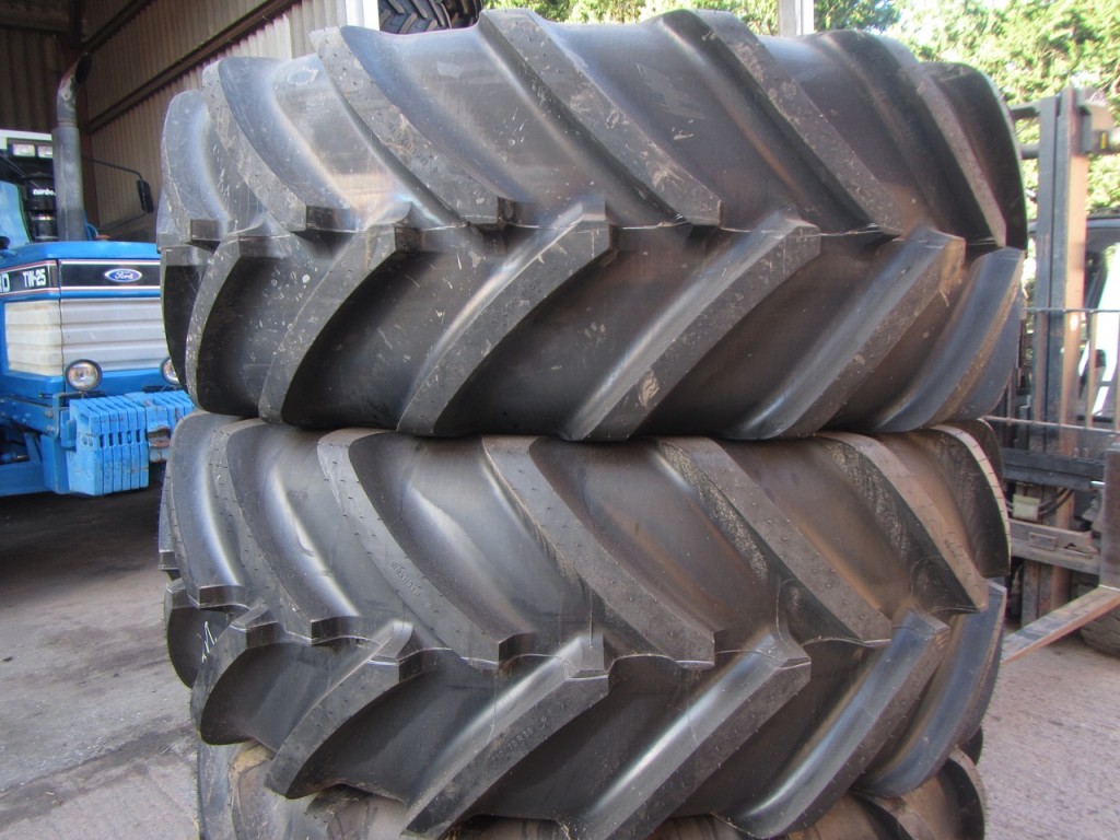 1x 710/70/38 Michelin MachXbib tyre