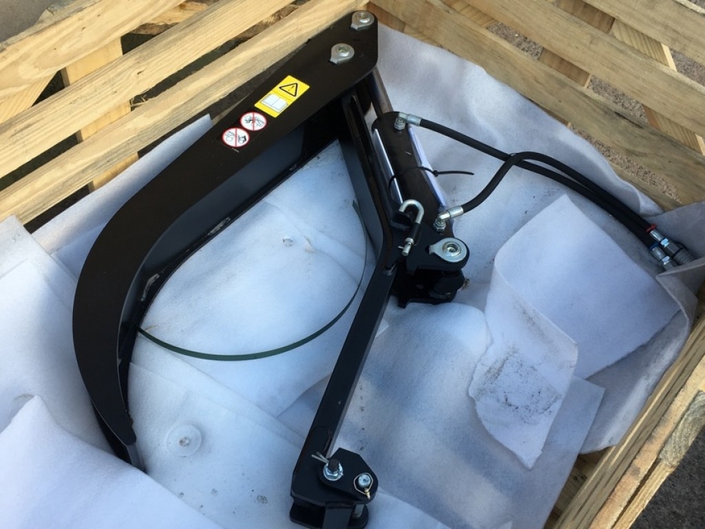 new Quicke log/timber grab, compatible with Quicke ALO pallet tines