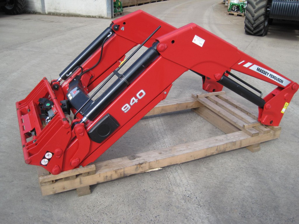 Massey Ferguson 940 loader, October 2008, third service, Euro carrige, in as new condition