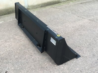 new Quicke 185 C2 bucket, skid steer brackets