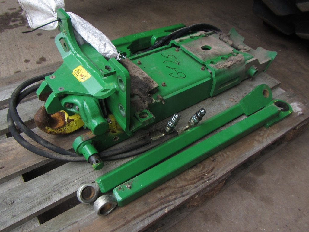 John Deere pickup hitch to fit a JD 6125R (will also fit JD 6130-6630)