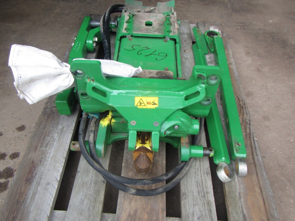 John Deere pickup hitch to fit a JD 6125R (will also fit JD 6130-6630)