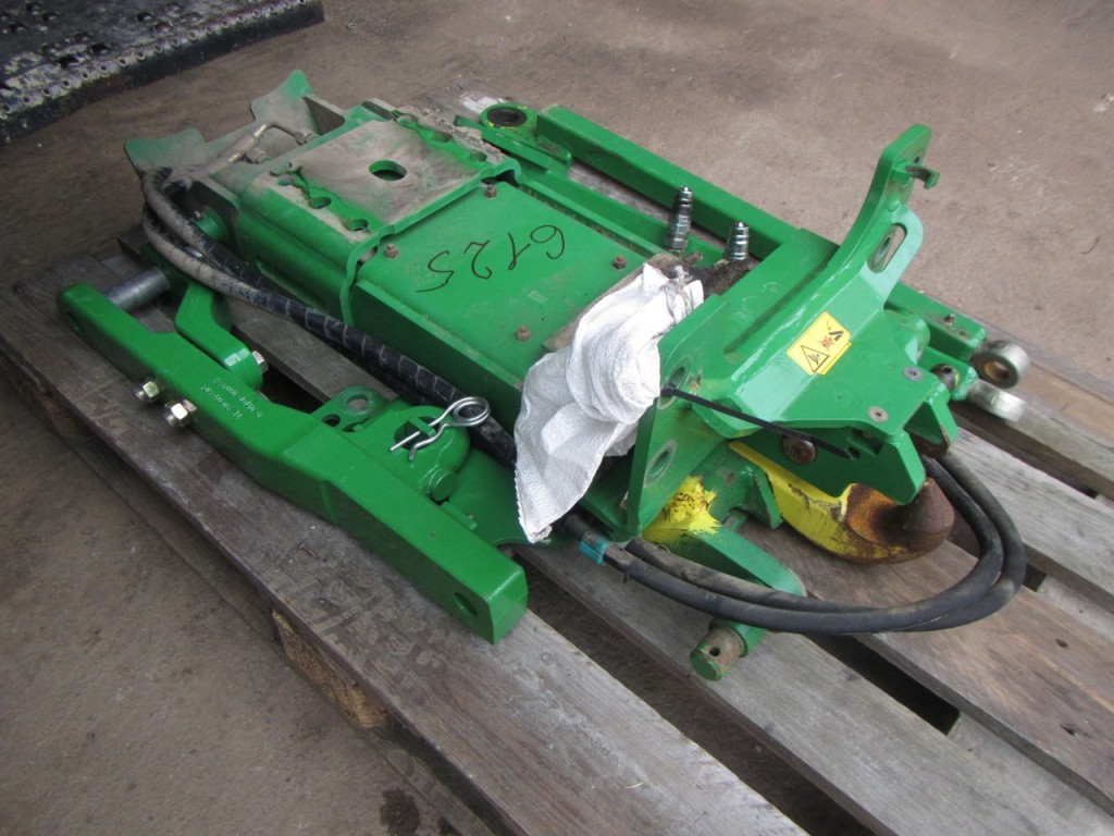 John Deere pickup hitch to fit a JD 6125R (will also fit JD 6130-6630)