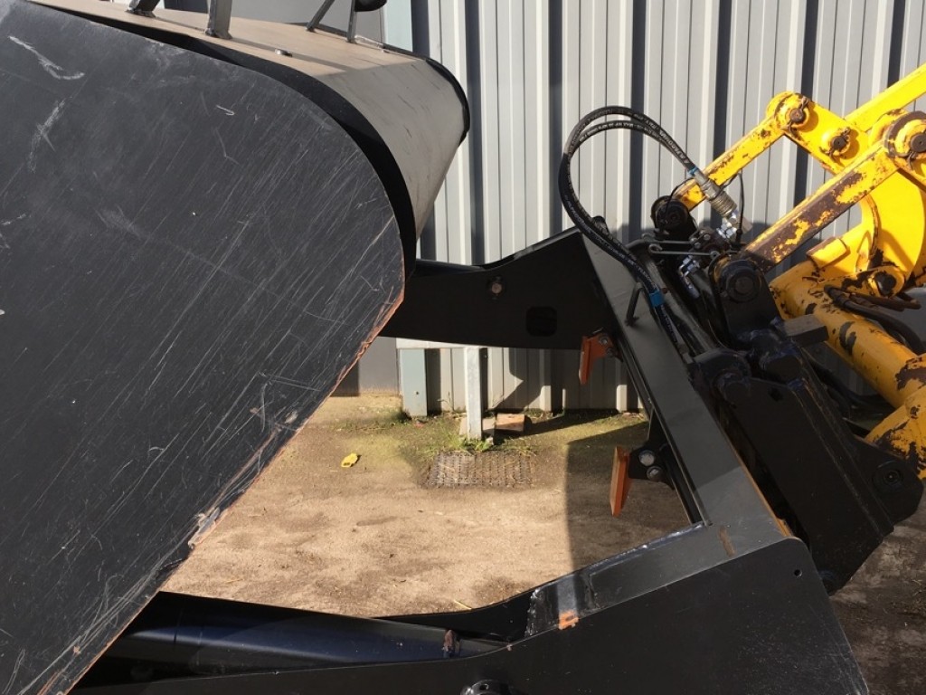 Quicke 240XH Toe tip bucket, 2016, Euro brackets, pipes