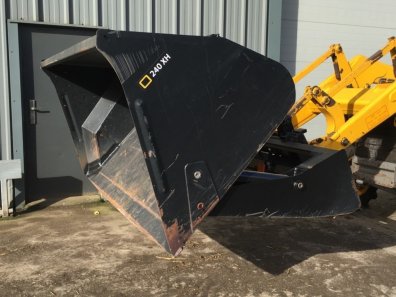 Quicke 240XH Toe tip bucket, 2016, Euro brackets, pipes