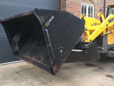 Quicke 240XH Toe tip bucket, 2016, Euro brackets, pipes