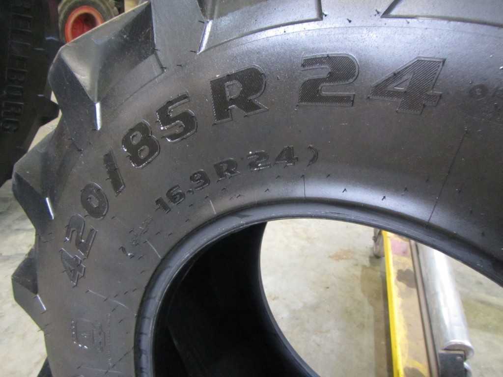 2x 18.4/38 + 2x 16.9/24 Trelleborg tyres 30%