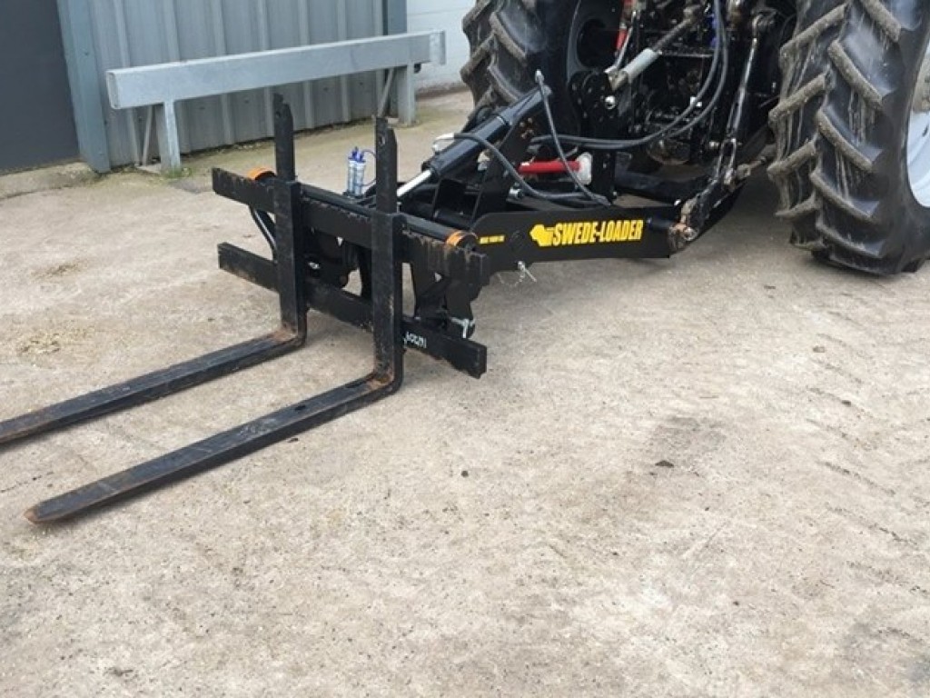 new Swedeloader linkage mounted loader, Euro carriage, self levelling, third service