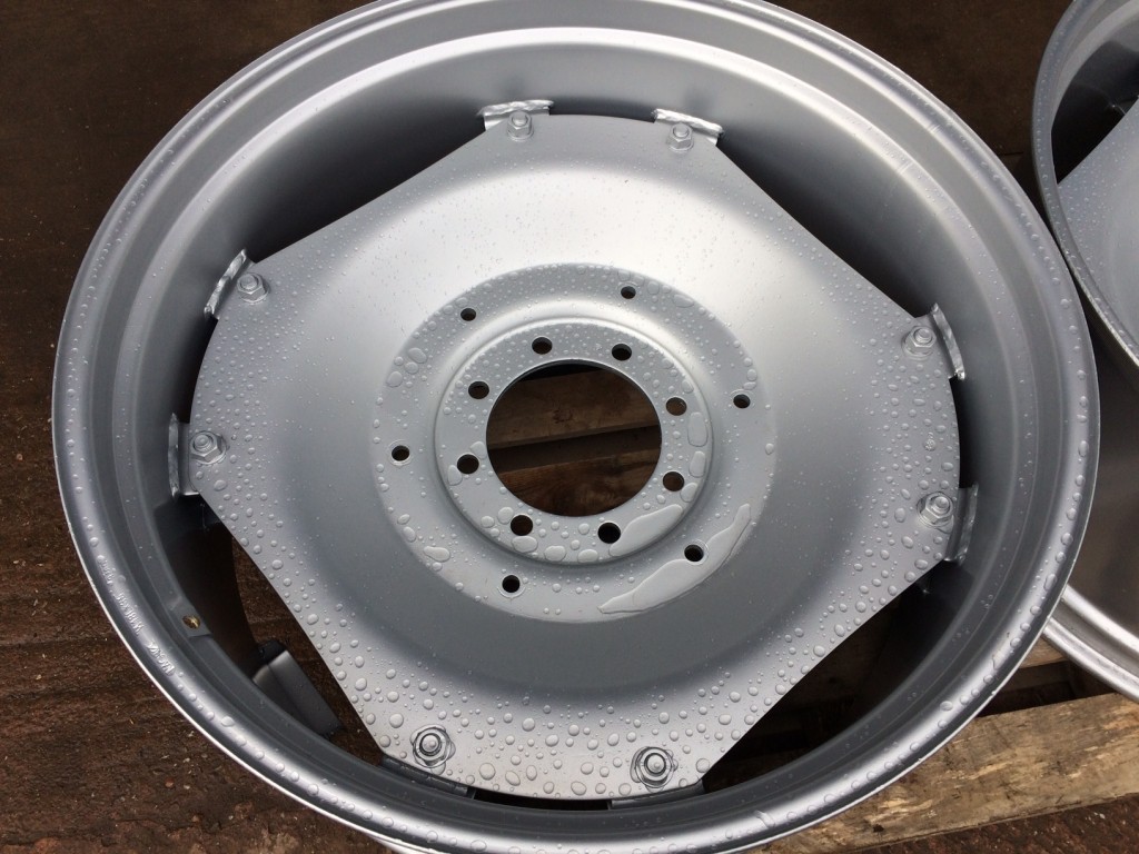2x Case 1455 wheels, will also fit Case MX135, just been shot blasted and powder coated