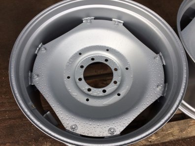 2x Case 1455 wheels, will also fit Case MX135, just been shot blasted and powder coated