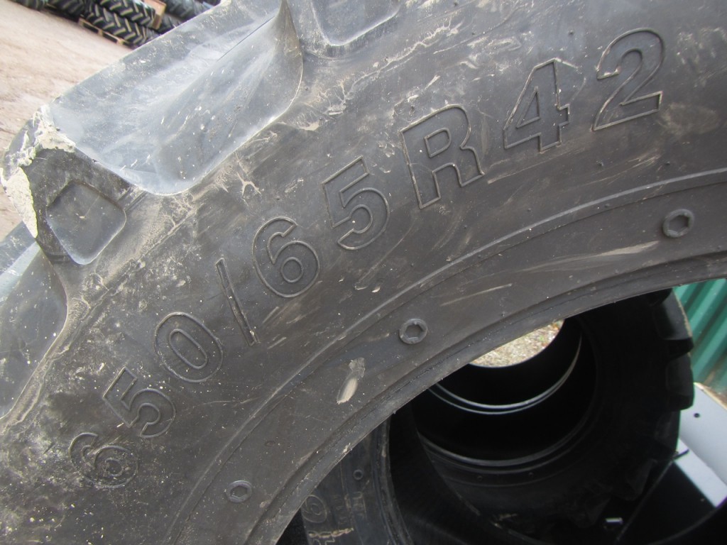 2x 650/65/42 + 2x 540/65/30 new Infinity tyres