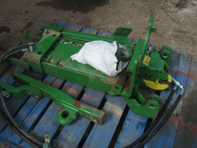 John Deere pick-up hitches, 4 and 6 cylinder, as new