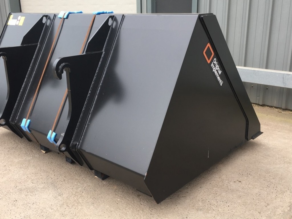 new Quicke grain bucket, Volvo BM brackets, 2.8 meters wide, this bucket will hold approx 3300kg of wheat
