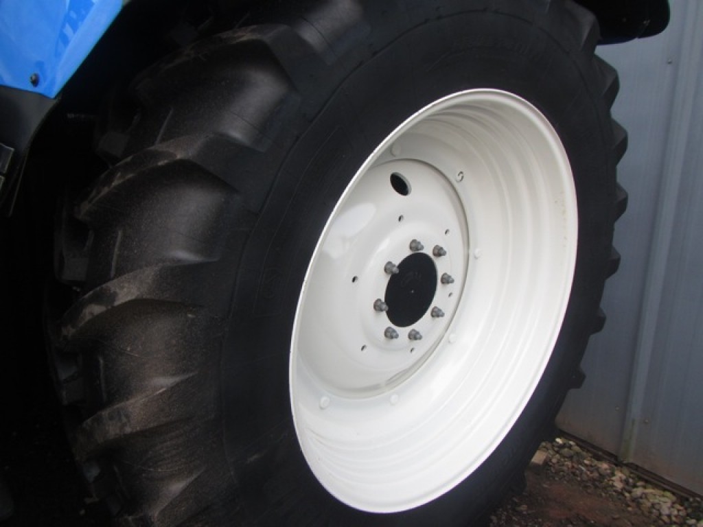 2x 18.4/42 + 2x 16.9/28 Michelin tyres 60%, fitted to New Holland wheels