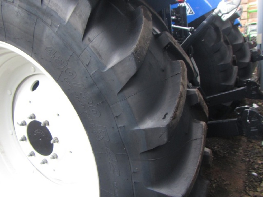 2x 18.4/42 + 2x 16.9/28 Michelin tyres 60%, fitted to New Holland wheels