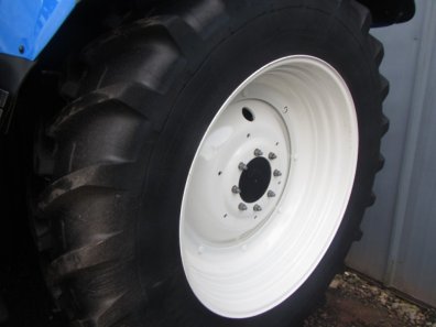 2x 18.4/42 + 2x 16.9/28 Michelin tyres 60%, fitted to New Holland wheels