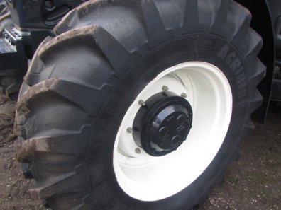 2x 18.4/42 + 2x 16.9/28 Michelin tyres 60%, fitted to New Holland wheels