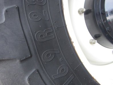 2x 18.4/42 + 2x 16.9/28 Michelin tyres 60%, fitted to New Holland wheels