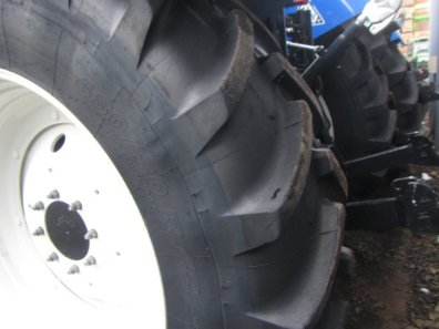 2x 18.4/42 + 2x 16.9/28 Michelin tyres 60%, fitted to New Holland wheels