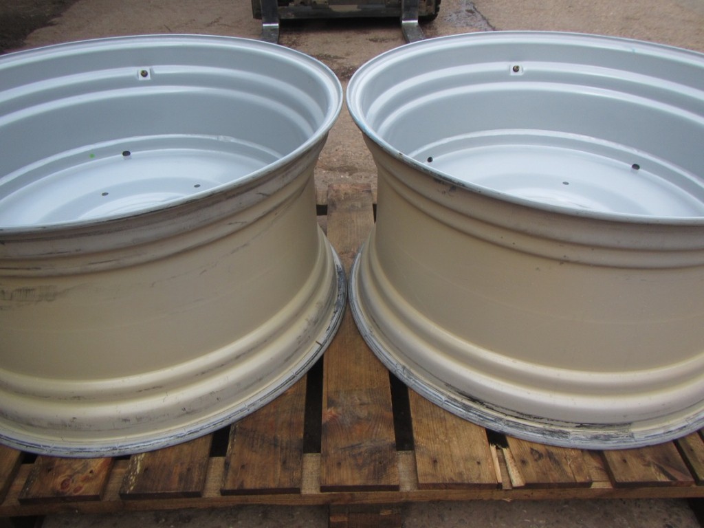 2x Deutz 20/38 Deutz wheels, with also fit some John Deere and Fendt tractors