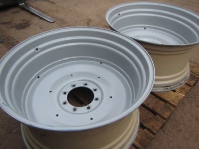 2x Deutz 20/38 Deutz wheels, with also fit some John Deere and Fendt tractors