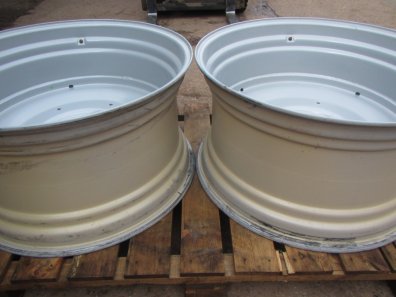 2x Deutz 20/38 Deutz wheels, with also fit some John Deere and Fendt tractors