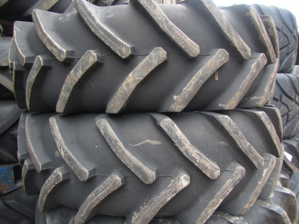 2x Cultor 16.9/28 tyres 80%