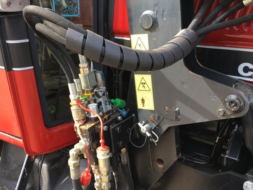 Trima 340 professional loader, Trima carriage, joystick control, complete with brackets and valve to fit 895XL 4WD tractor