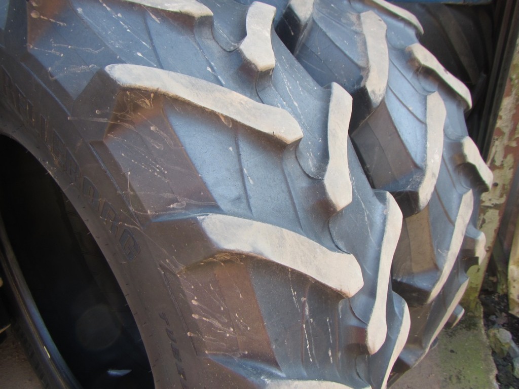 2x 20.8/42 60% + 16.9/30 30% Trelleborg tyres