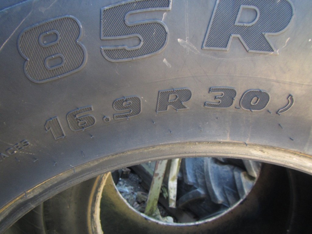 2x 20.8/42 60% + 16.9/30 30% Trelleborg tyres
