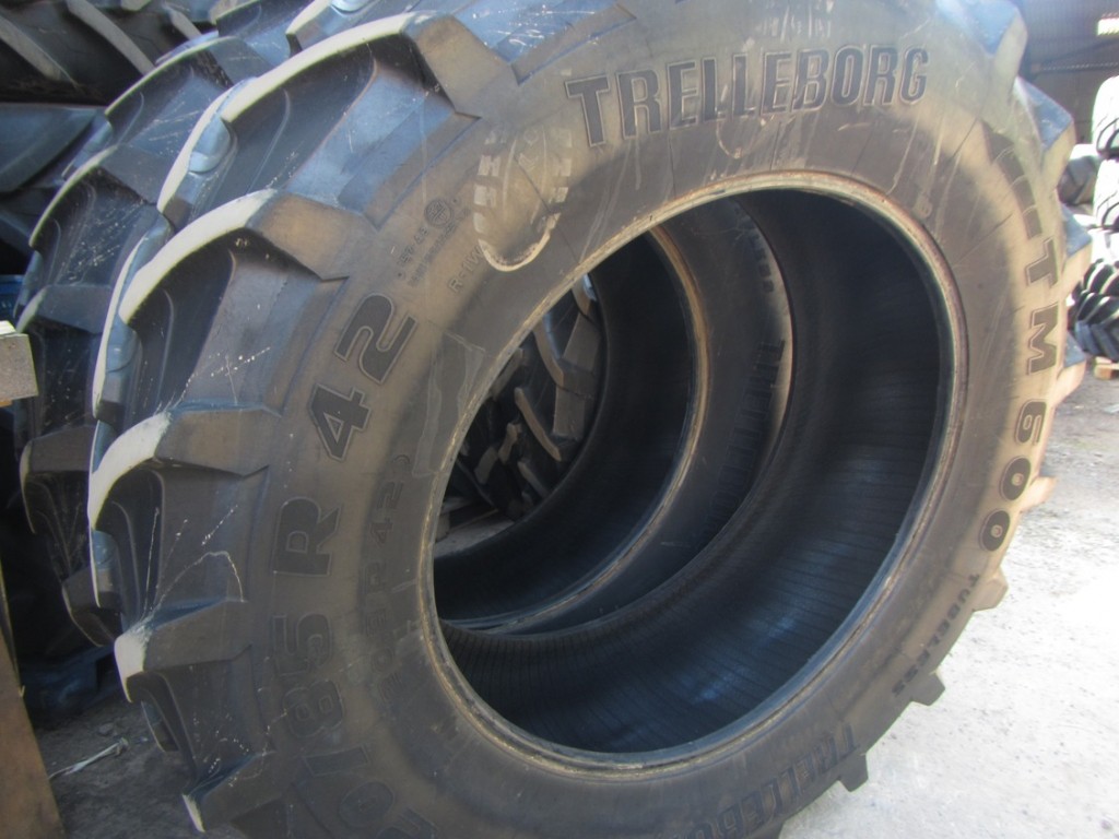 2x 20.8/42 60% + 16.9/30 30% Trelleborg tyres