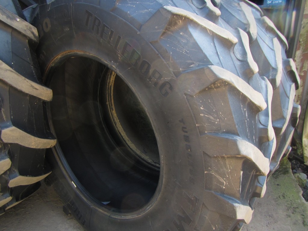 2x 20.8/42 60% + 16.9/30 30% Trelleborg tyres