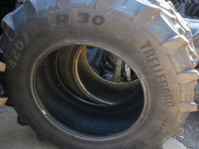 2x 20.8/42 60% + 16.9/30 30% Trelleborg tyres