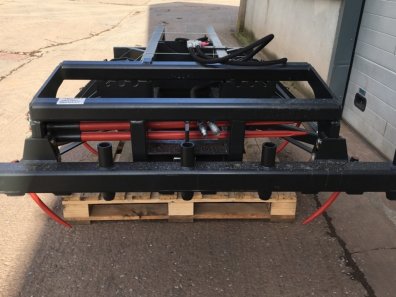 MX V7000 bale grab, 3x bottom tines, this grab will lift 4x large square or 3x round bales