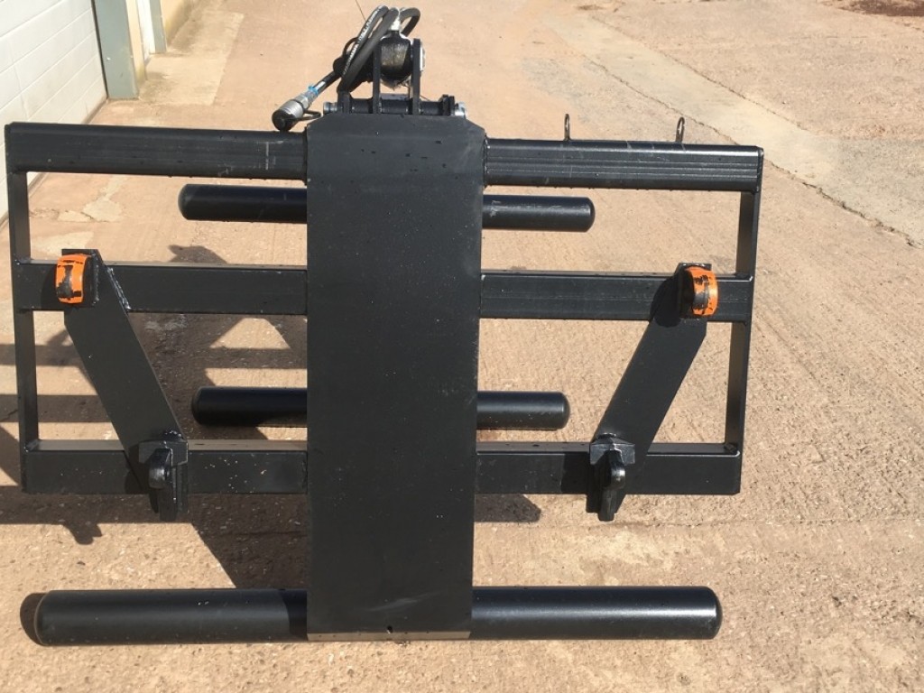 Quicke Alo Topgrip over the top bale handler, Euro brackets