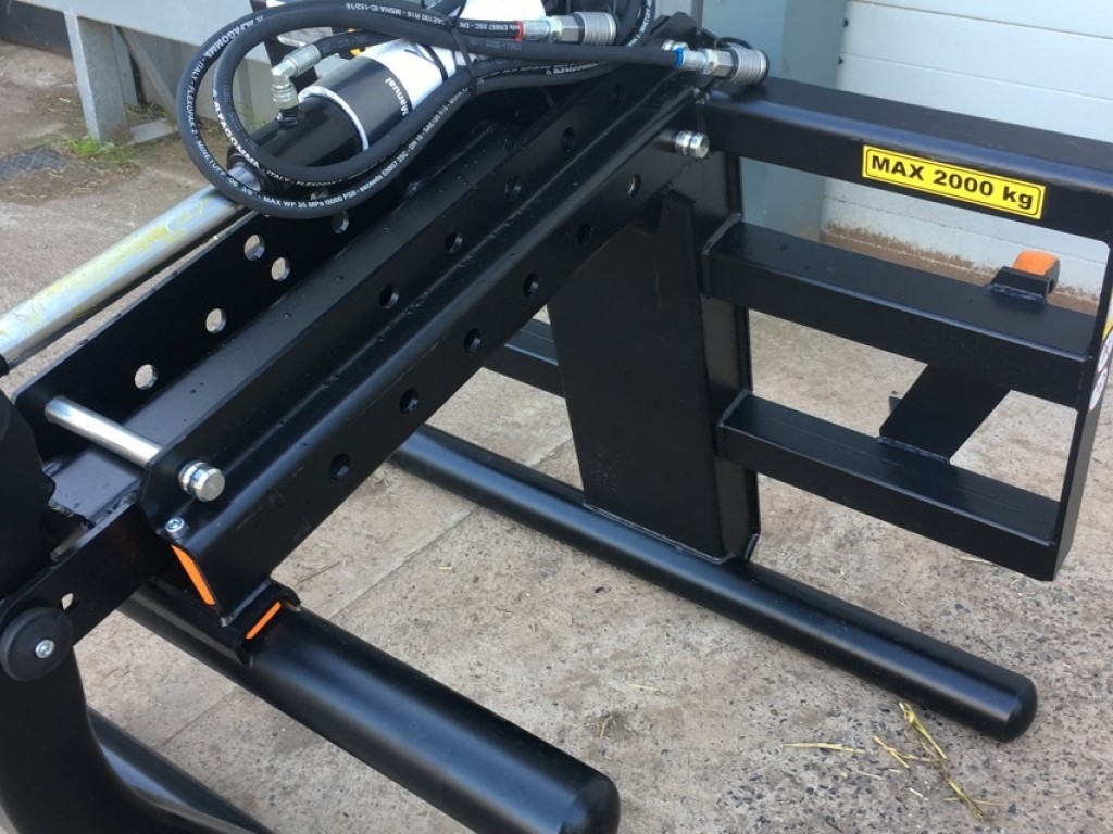 Quicke Alo Topgrip over the top bale handler, Euro brackets