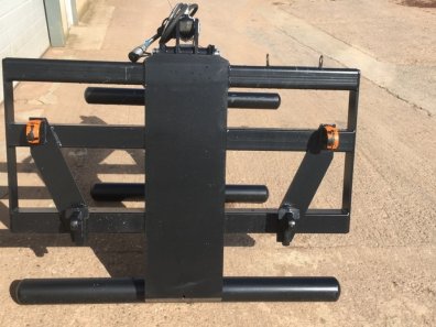 Quicke Alo Topgrip over the top bale handler, Euro brackets