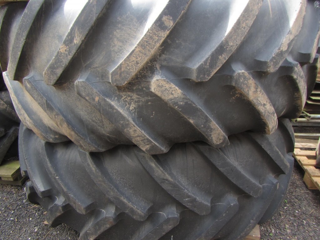 2x 710/70/42 Michelin tyres 75%