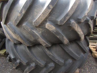 2x 710/70/42 Michelin tyres 75%
