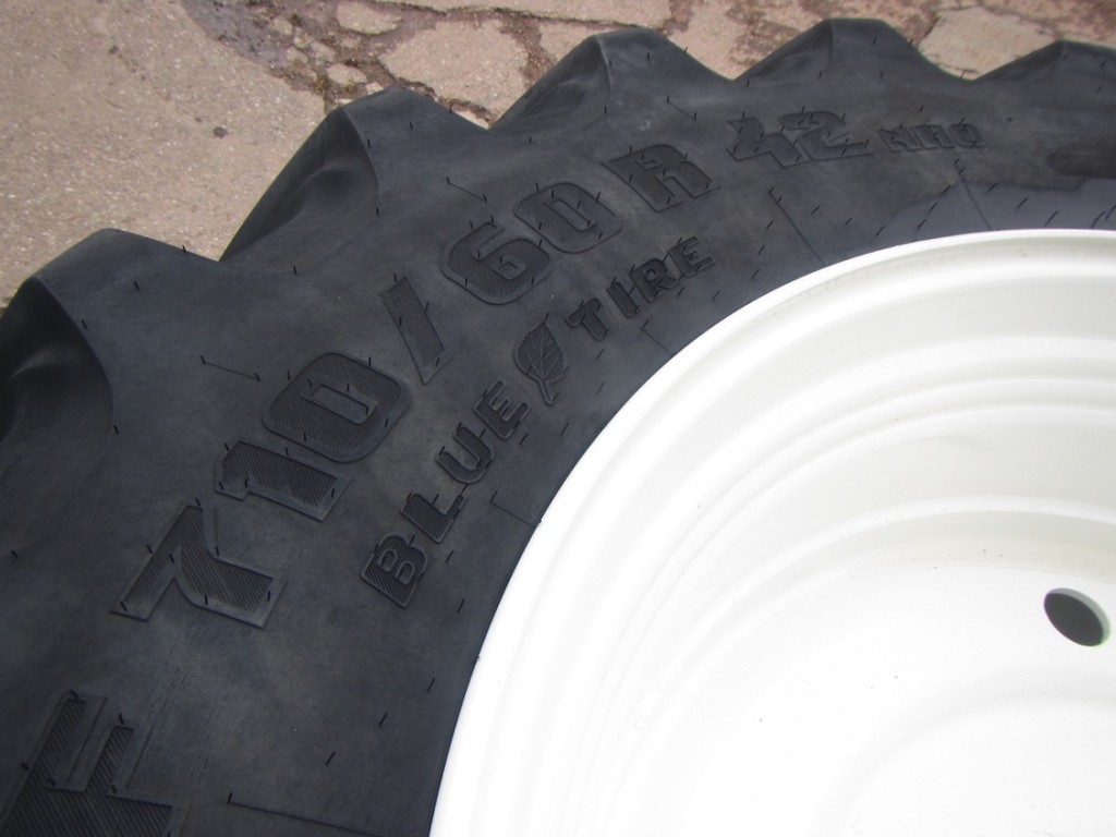 2x 710/60/42 + 2x 600/60/30 Trelleborg tyres 99%, fitted to New Holland wheels