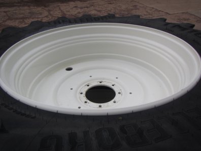 2x 710/60/42 + 2x 600/60/30 Trelleborg tyres 99%, fitted to New Holland wheels