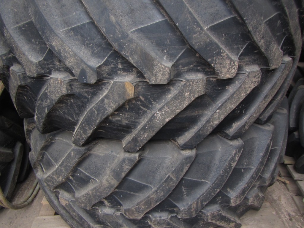 2x 650/65/38 Trelleborg tyres 40%, fitted to Fendt wheels