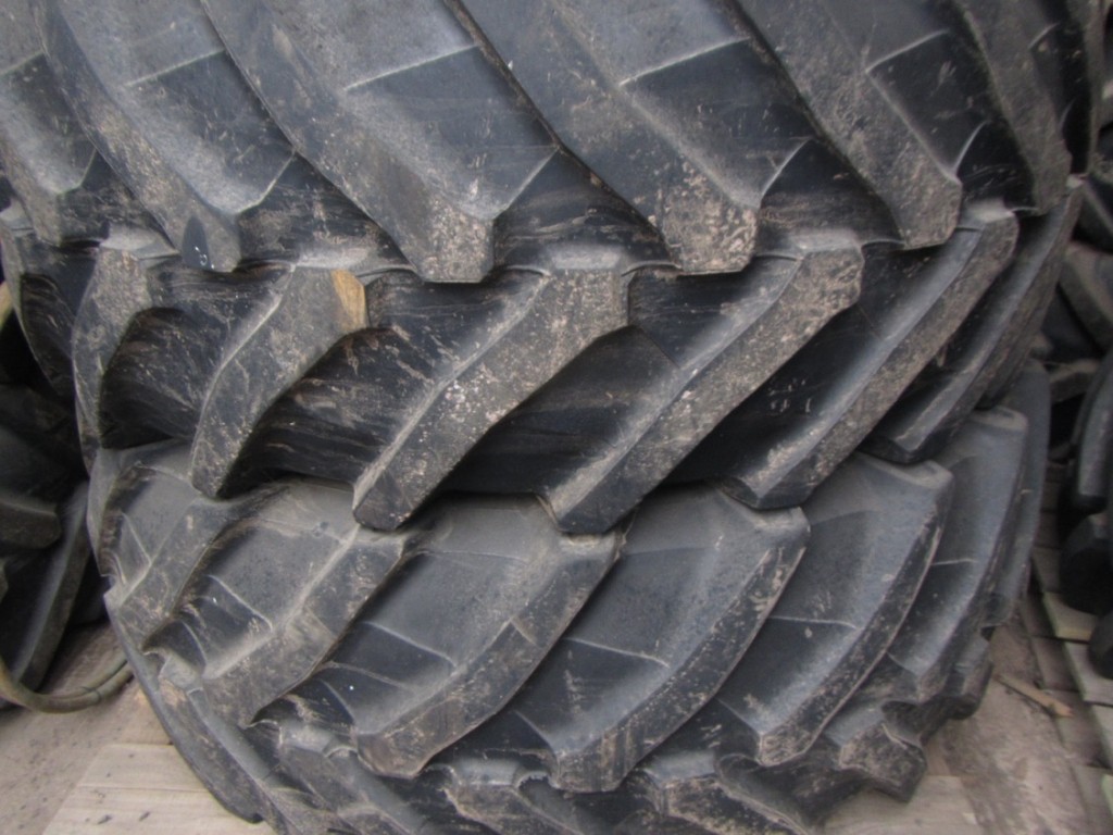2x 650/65/38 Trelleborg tyres 40%, fitted to Fendt wheels