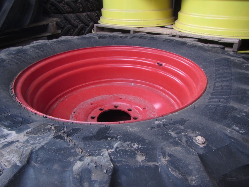 2x 650/65/38 Trelleborg tyres 40%, fitted to Fendt wheels