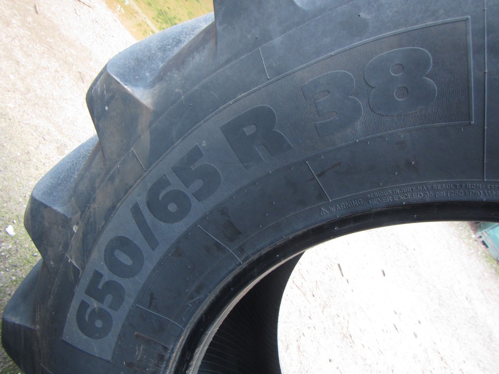 2x 650/65/38 Michelin tyres 85%